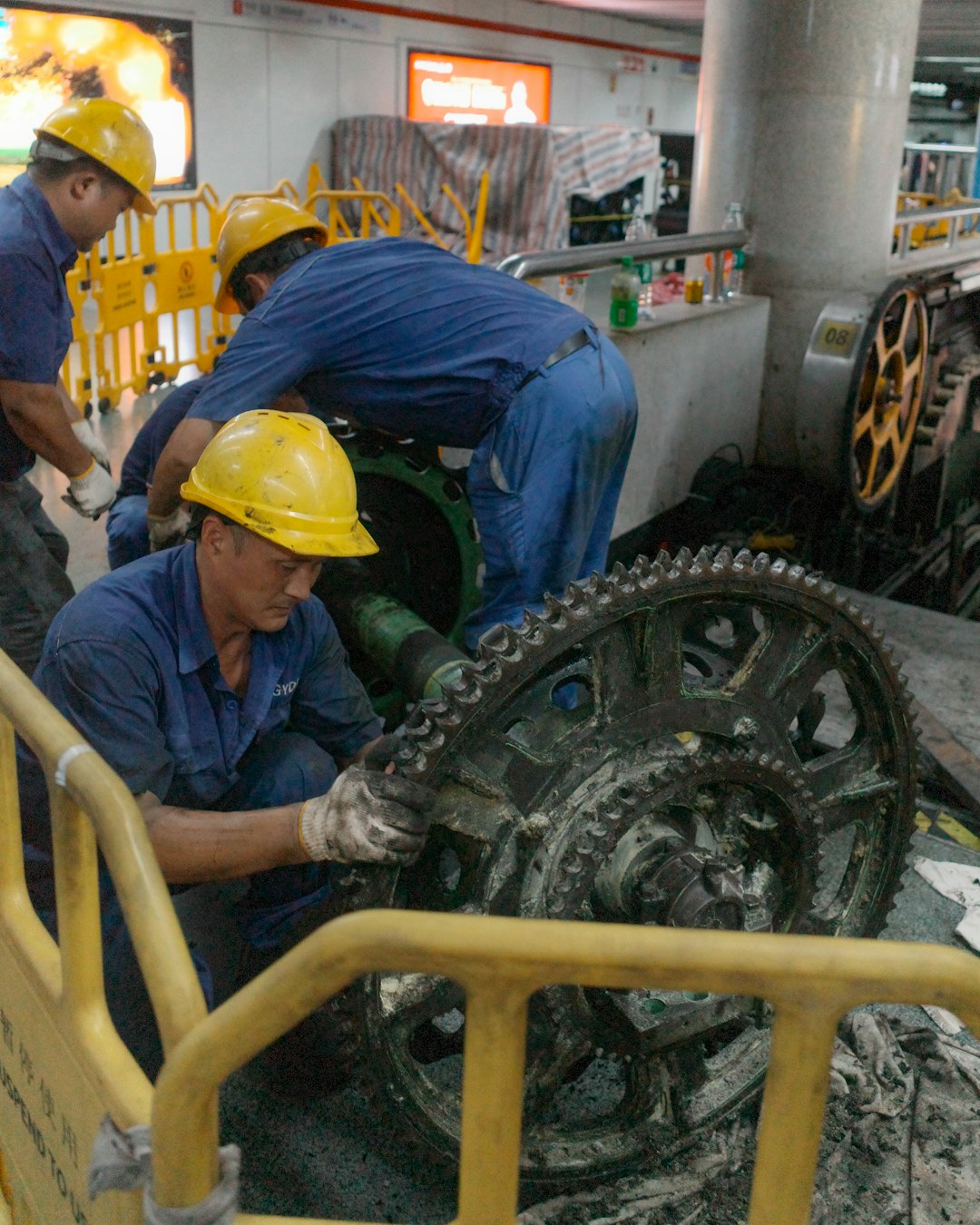 gallery-06 workers-in-hard-hats-repair-large-industrial-machinery-gears-njo5fyz-ok0